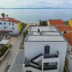 Cicak * فير