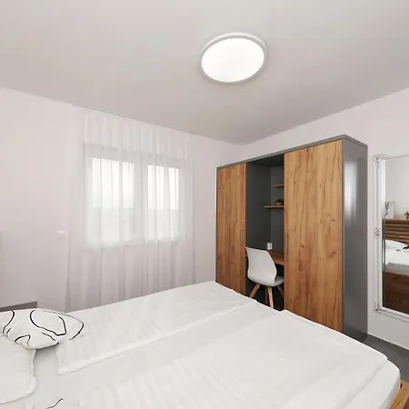 Cicak Apartment Vir