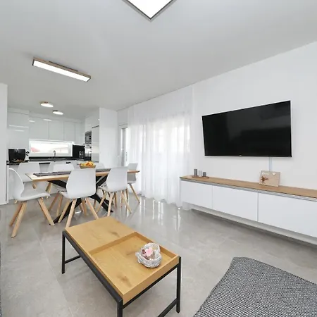 Apartment Cicak